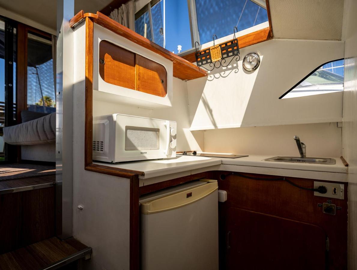 Spacious And Charming Boat In Port Forum Hotel Sant Adria de Besos Bagian luar foto