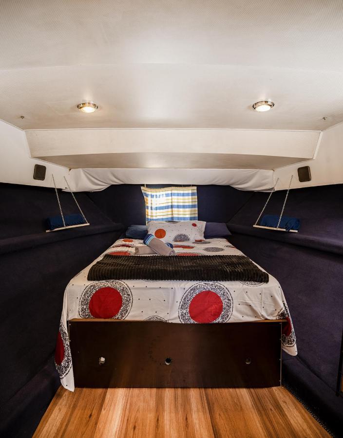 Spacious And Charming Boat In Port Forum Hotel Sant Adria de Besos Bagian luar foto