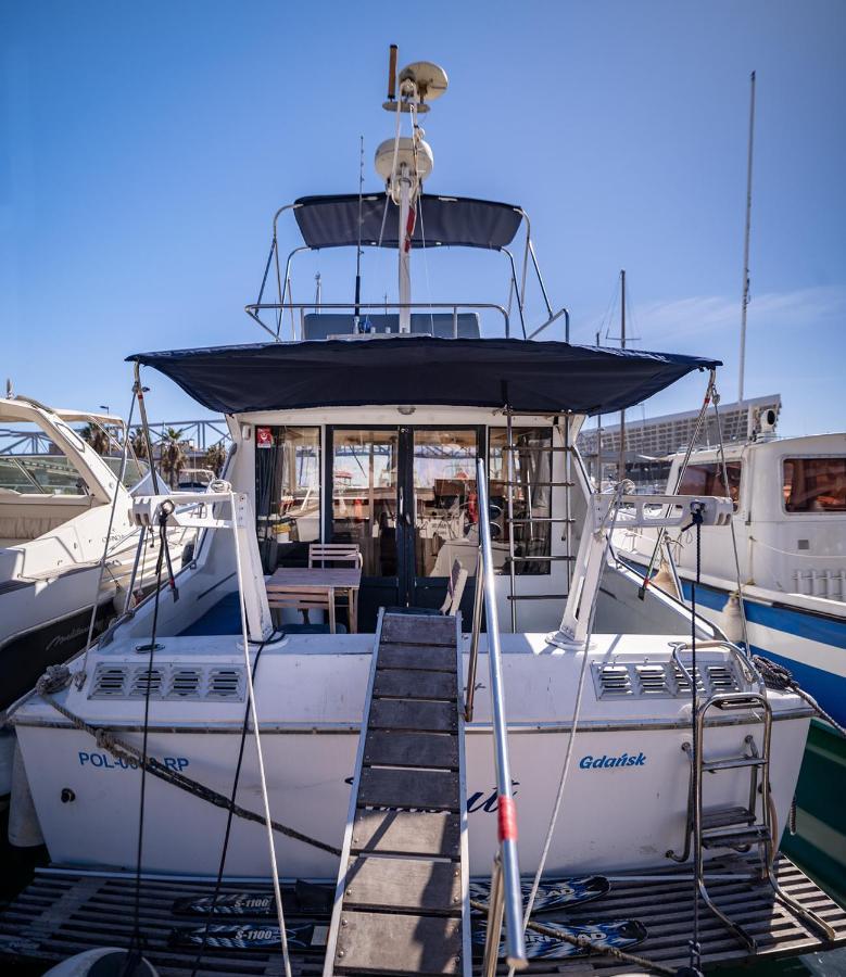 Spacious And Charming Boat In Port Forum Hotel Sant Adria de Besos Bagian luar foto