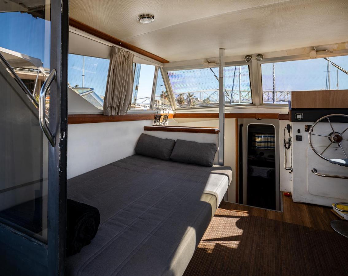 Spacious And Charming Boat In Port Forum Hotel Sant Adria de Besos Bagian luar foto