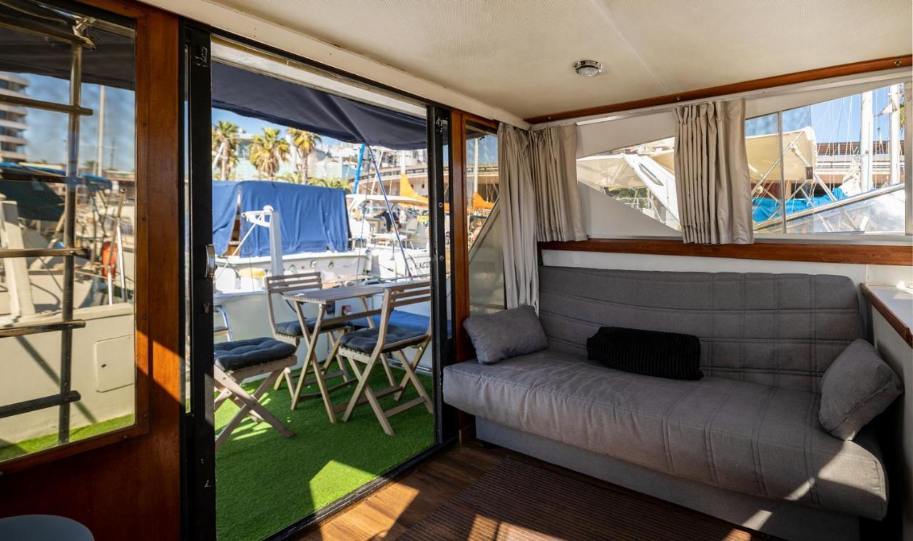Spacious And Charming Boat In Port Forum Hotel Sant Adria de Besos Bagian luar foto