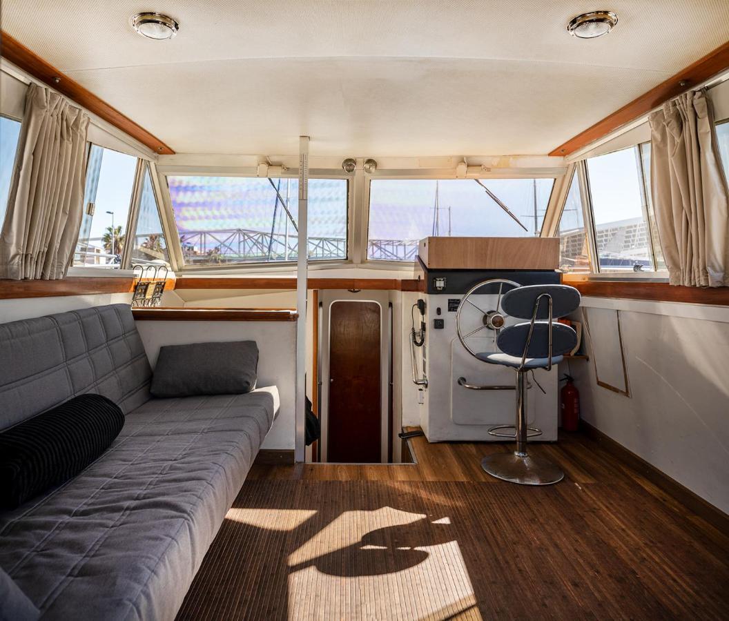 Spacious And Charming Boat In Port Forum Hotel Sant Adria de Besos Bagian luar foto